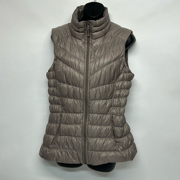 Athleta size medium goose down, filled vest - Picture 1 of 8